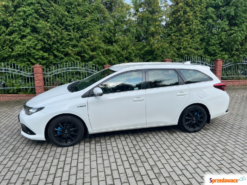 Toyota Auris  Kombi 2017,  1.8 hybryda - Na sprzedaż za 61 500 zł - Rzeszów