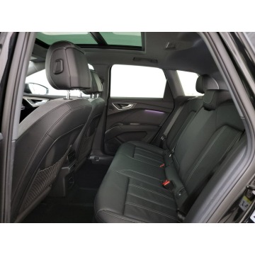 Audi Q4  Sedan/Limuzyna 2023 elektryczny, automat - Na sprzedaż za 150 060 zł - Katowice - zdjęcie 10