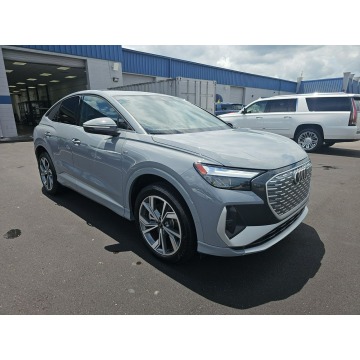 Audi Q4  Sedan/Limuzyna 2023 elektryczny, automat - Na sprzedaż za 186 960 zł - Katowice - zdjęcie 2