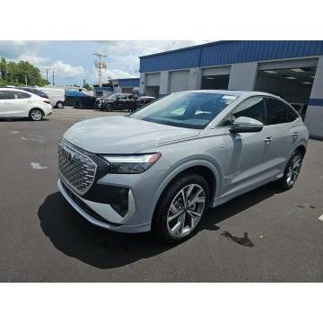 Audi Q4  Sedan/Limuzyna 2023 elektryczny, automat - Na sprzedaż za 186 960 zł - Katowice - zdjęcie 1