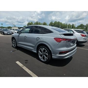 Audi Q4  Sedan/Limuzyna 2023 elektryczny, automat - Na sprzedaż za 186 960 zł - Katowice - zdjęcie 4