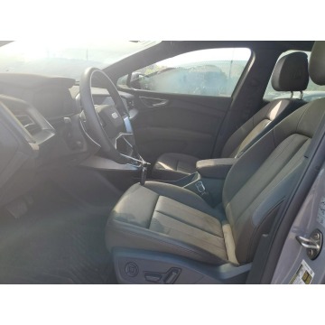 Audi Q4  Sedan/Limuzyna 2023 elektryczny, automat - Na sprzedaż za 114 390 zł - Katowice - zdjęcie 8
