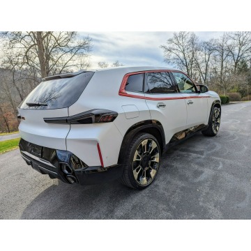 BMW XM  SUV 2024,  4.4 hybryda, automat - Na sprzedaż za 696 180 zł - Katowice - zdjęcie 5