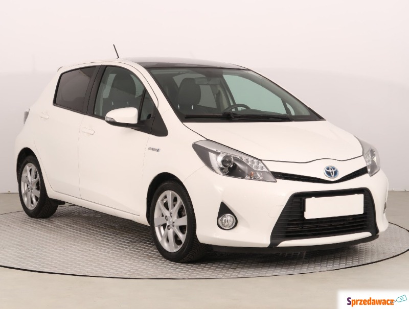 Toyota Yaris 1.5 Hybrid (100KM), 2013 - Samochody osobowe - Inowrocław