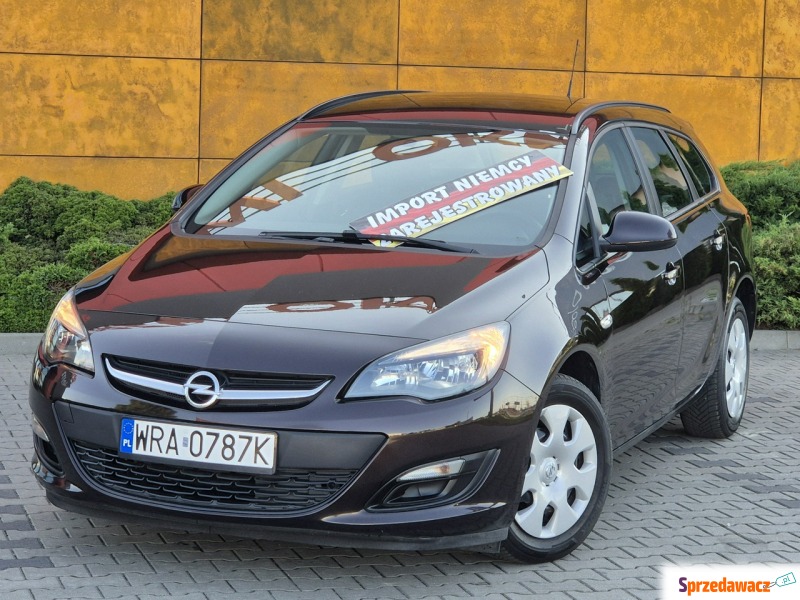 Opel Astra 2015,  1.6 benzyna - Na sprzedaż za 35 500 zł - Radom
