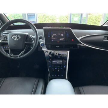 Toyota   Sedan/Limuzyna 2017 hybryda, automat - Na sprzedaż za 109 900 zł - Kraków - zdjęcie 11