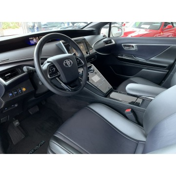 Toyota   Sedan/Limuzyna 2017 hybryda, automat - Na sprzedaż za 109 900 zł - Kraków - zdjęcie 10
