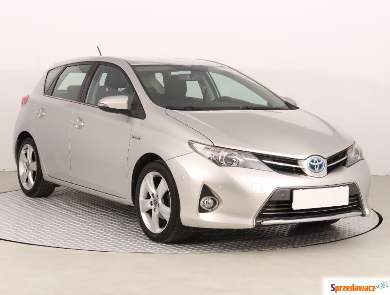 Toyota Auris  Hatchback 2013,  1.8 benzyna - Na sprzedaż za 41 999 zł - Komorniki