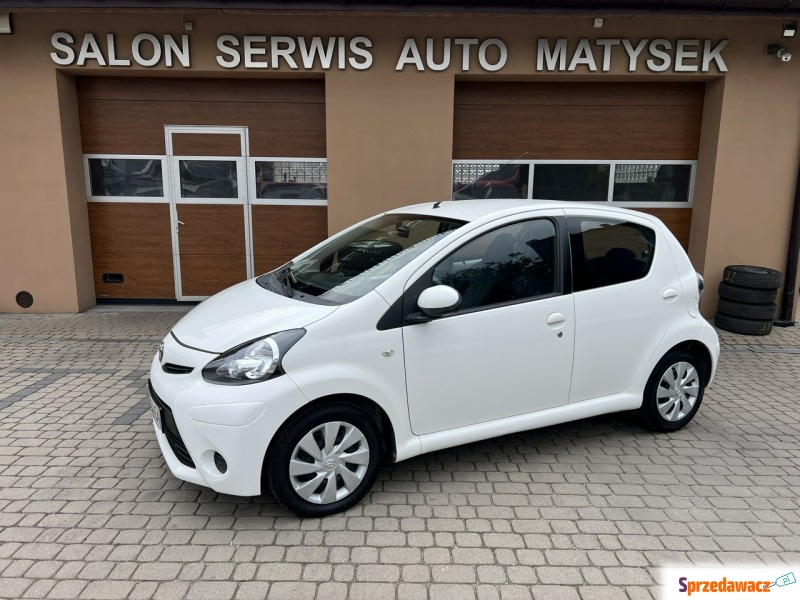 Toyota Aygo  Hatchback 2012,  1.0 benzyna - Na sprzedaż za 16 900 zł - Orzech