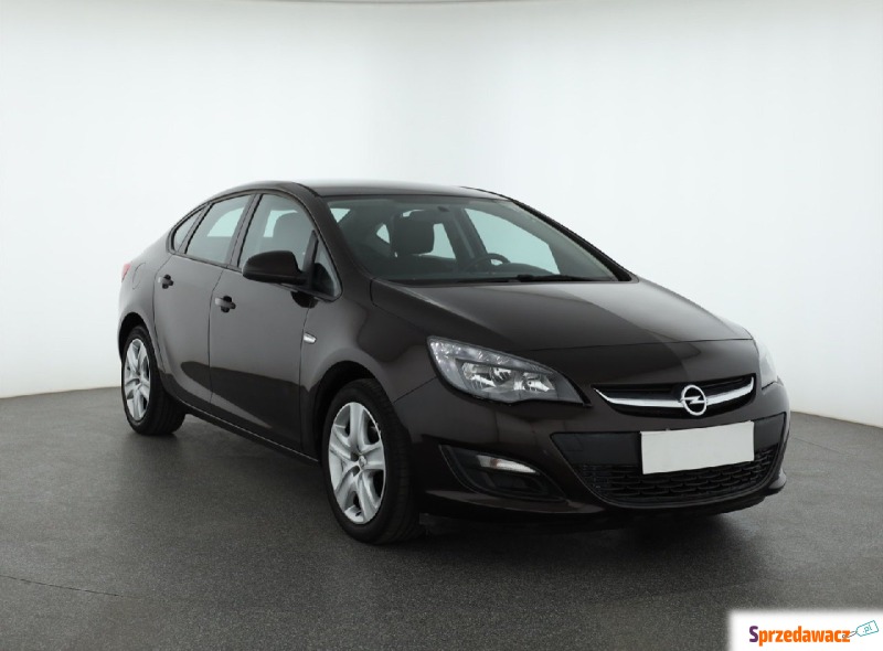 Opel Astra  Liftback 2013,  1.6 benzyna+LPG - Na sprzedaż za 34 999 zł - Piaseczno