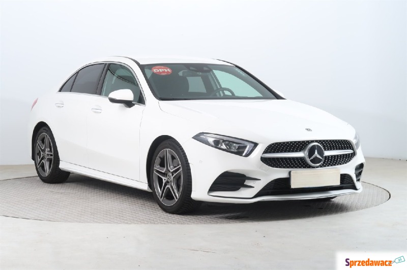 Mercedes - Benz A-klasa  Liftback 2020,  1.4 benzyna - Na sprzedaż za 105 690 zł - Łomża