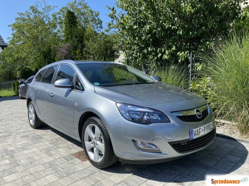 Opel Astra 2012,  1.8 benzyna - Na sprzedaż za 29 900 zł - Poznań