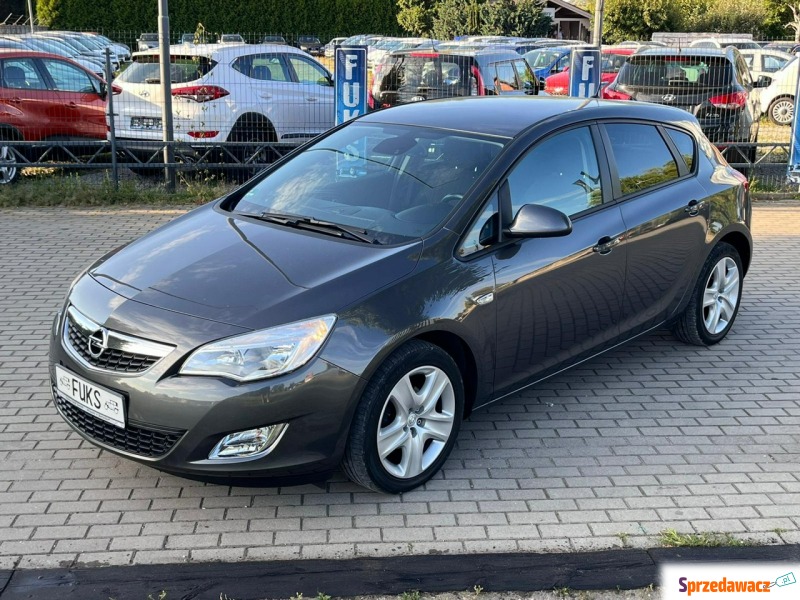 Opel Astra  Hatchback 2011,  1.6 benzyna - Na sprzedaż za 26 900 zł - Zduńska Wola