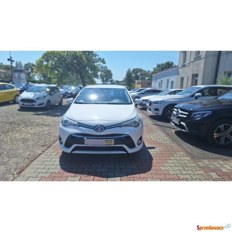 Toyota Avensis  Sedan/Limuzyna 2018,  2.0 diesel - Na sprzedaż za 53 900 zł - Częstochowa