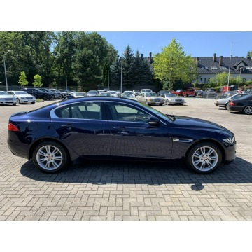 Jaguar XE  Sedan/Limuzyna 2017,  2.0 diesel, automat - Na sprzedaż za 85 899 zł - Kraków - zdjęcie 4
