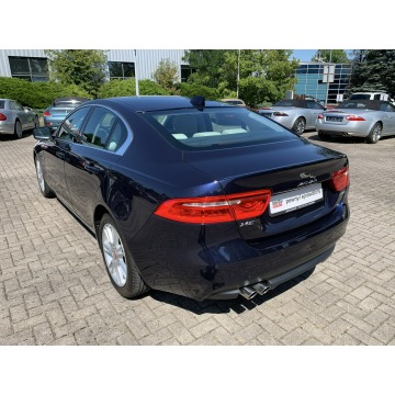 Jaguar XE  Sedan/Limuzyna 2017,  2.0 diesel, automat - Na sprzedaż za 85 899 zł - Kraków - zdjęcie 8