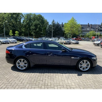 Jaguar XE  Sedan/Limuzyna 2017,  2.0 diesel, automat - Na sprzedaż za 86 899 zł - Kraków - zdjęcie 4