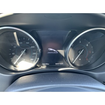 Jaguar XE  Sedan/Limuzyna 2017,  2.0 diesel, automat - Na sprzedaż za 86 899 zł - Kraków - zdjęcie 10