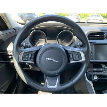 Jaguar XE  Sedan/Limuzyna 2017,  2.0 diesel, automat - Na sprzedaż za 86 899 zł - Kraków - zdjęcie 11