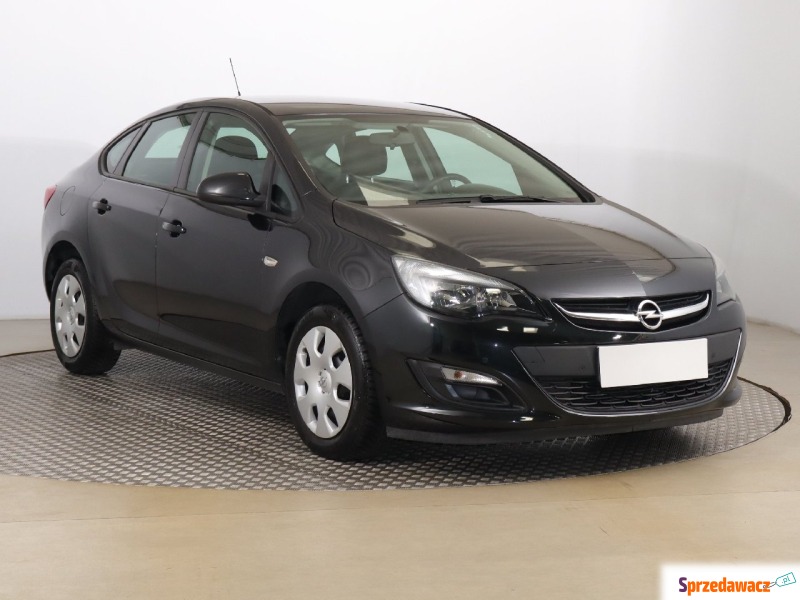 Opel Astra  Liftback 2015,  1.6 benzyna - Na sprzedaż za 36 999 zł - Zabrze