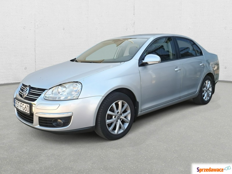 Volkswagen Jetta  Sedan/Limuzyna 2010,  1.6 benzyna - Na sprzedaż za 23 500 zł - Stalowa Wola