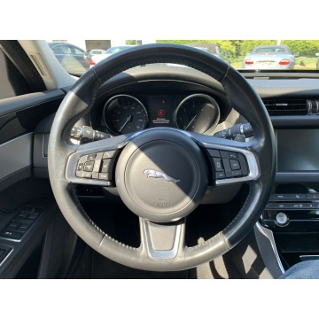 Jaguar XF  Sedan/Limuzyna 2017,  2.0 diesel, automat - Na sprzedaż za 129 899 zł - Kraków - zdjęcie 11