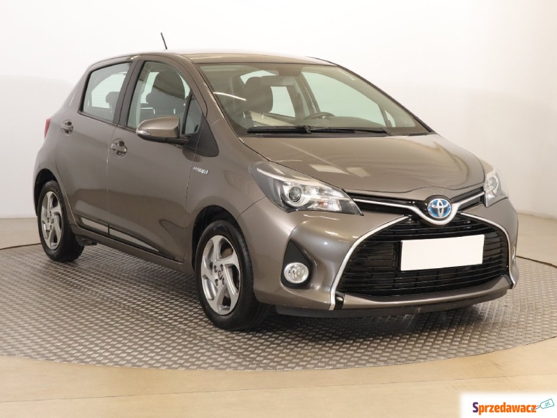 Toyota Yaris  Hatchback 2016,  1.5 benzyna - Na sprzedaż za 53 999 zł - Zabrze