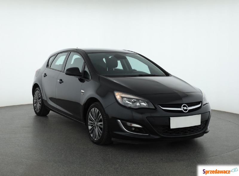 Opel Astra  Hatchback 2013,  1.6 benzyna - Na sprzedaż za 34 999 zł - Piaseczno