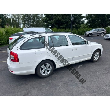 Skoda Octavia 2011,  2.0 diesel, automat - Na sprzedaż za 35 670 zł - Skoczów - zdjęcie 9