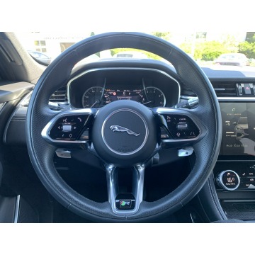 Jaguar F-PACE  SUV 2022,  2.0 benzyna, automat - Na sprzedaż za 264 899 zł - Kraków - zdjęcie 11