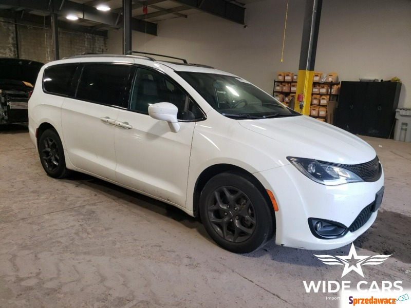 Chrysler Pacifica  Minivan/Van 2019,  3.7 benzyna - Na sprzedaż za 55 700 zł - Sękocin Nowy