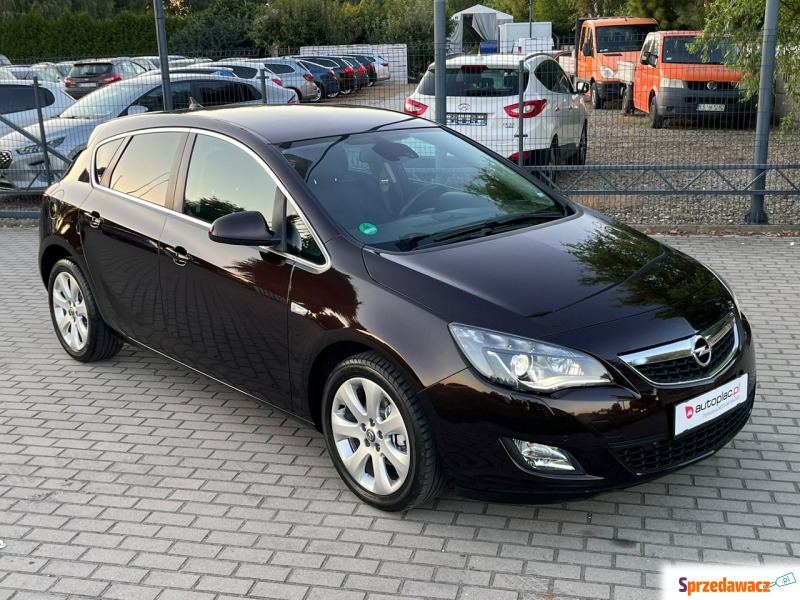 Opel Astra  Hatchback 2012,  1.4 benzyna - Na sprzedaż za 31 900 zł - Czechy