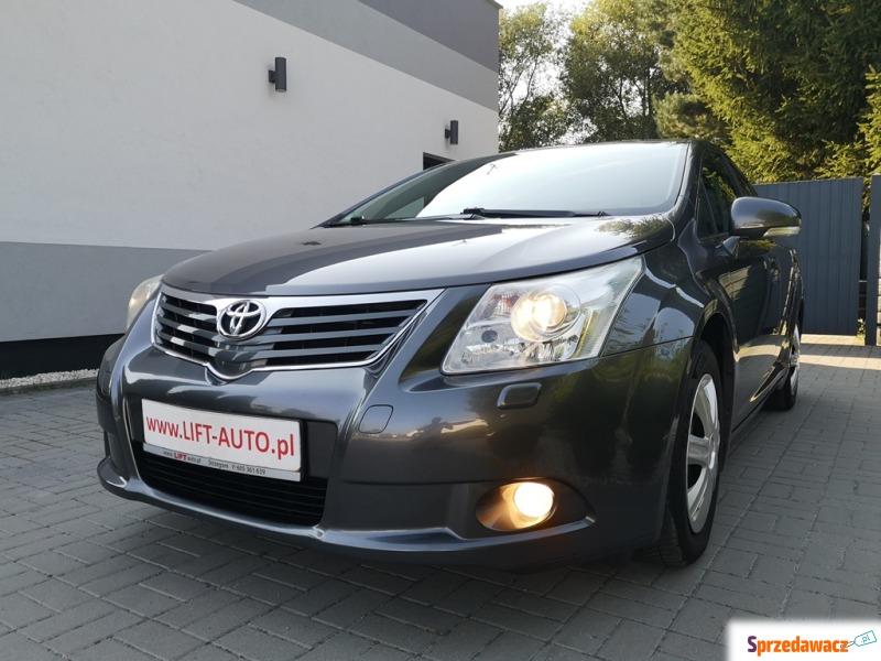 Toyota Avensis - Samochody osobowe - Strzegom