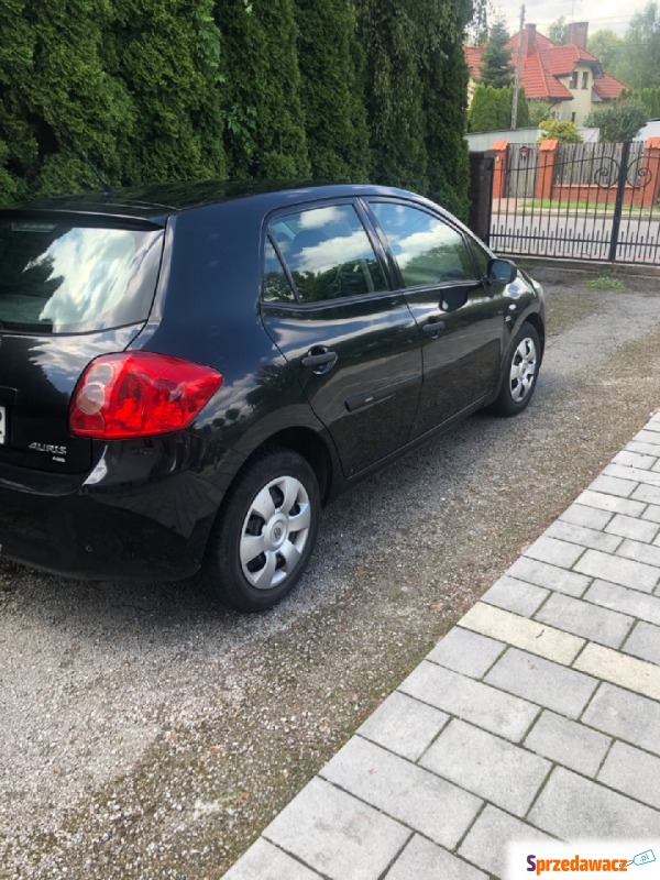 Toyota Auris 14 benzyna - Samochody osobowe - Myszków