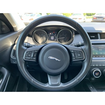 Jaguar E-PACE  SUV 2018,  2.0 diesel, automat - Na sprzedaż za 114 999 zł - Kraków - zdjęcie 11