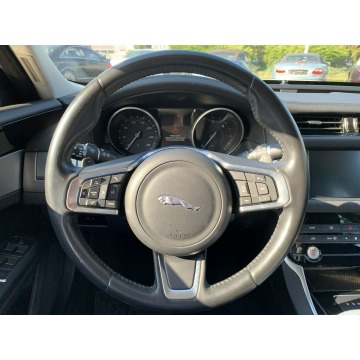 Jaguar XF  Sedan/Limuzyna 2018,  2.0 diesel, automat - Na sprzedaż za 129 899 zł - Kraków - zdjęcie 11