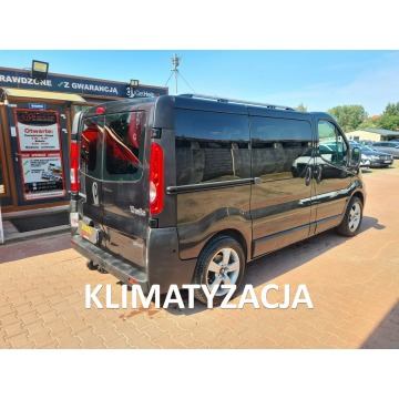 Renault Trafic - 2.0 diesel / Lift / 9 osób / Klima / hak / Zarejestrowany / Alu /