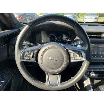 Jaguar XF  Sedan/Limuzyna 2019,  2.0 benzyna, automat - Na sprzedaż za 214 999 zł - Kraków - zdjęcie 11