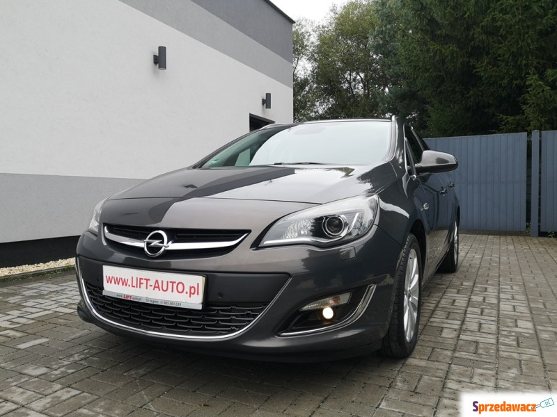 Opel Astra 2013,  1.4 benzyna - Na sprzedaż za 32 900 zł - Strzegom