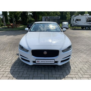 Jaguar XE  Sedan/Limuzyna 2016,  2.0 diesel, automat - Na sprzedaż za 75 899 zł - Kraków - zdjęcie 2