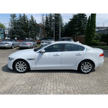Jaguar XE  Sedan/Limuzyna 2016,  2.0 diesel, automat - Na sprzedaż za 75 899 zł - Kraków - zdjęcie 5