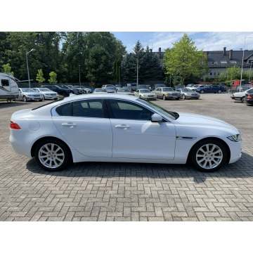 Jaguar XE  Sedan/Limuzyna 2016,  2.0 diesel, automat - Na sprzedaż za 75 899 zł - Kraków - zdjęcie 4