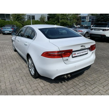 Jaguar XE  Sedan/Limuzyna 2016,  2.0 diesel, automat - Na sprzedaż za 75 899 zł - Kraków - zdjęcie 8