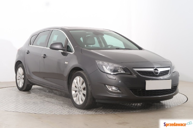 Opel Astra  Hatchback 2012,  1.4 benzyna - Na sprzedaż za 31 999 zł - Ostrołęka