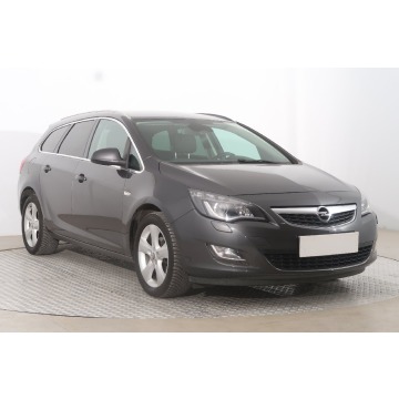 Opel Astra 1.4 T (140KM), 2011