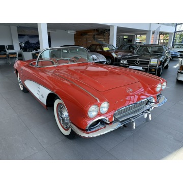 Chevrolet Corvette  Kabriolet 1961,  4.6 benzyna - Na sprzedaż za 719 000 zł - Kraków - zdjęcie 3
