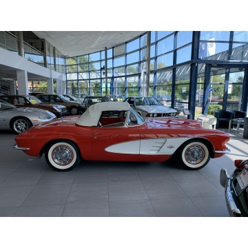 Chevrolet Corvette  Kabriolet 1961,  4.6 benzyna - Na sprzedaż za 719 000 zł - Kraków - zdjęcie 12