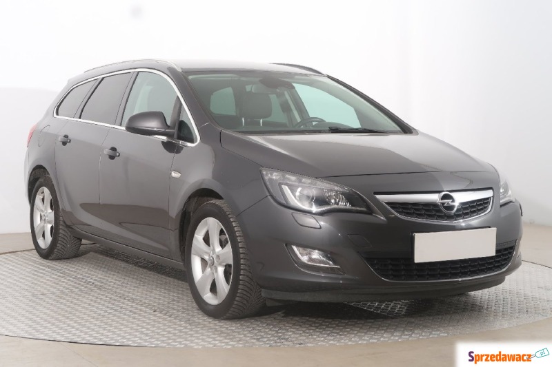 Opel Astra  Kombi 2011,  1.4 benzyna - Na sprzedaż za 32 999 zł - Słupsk