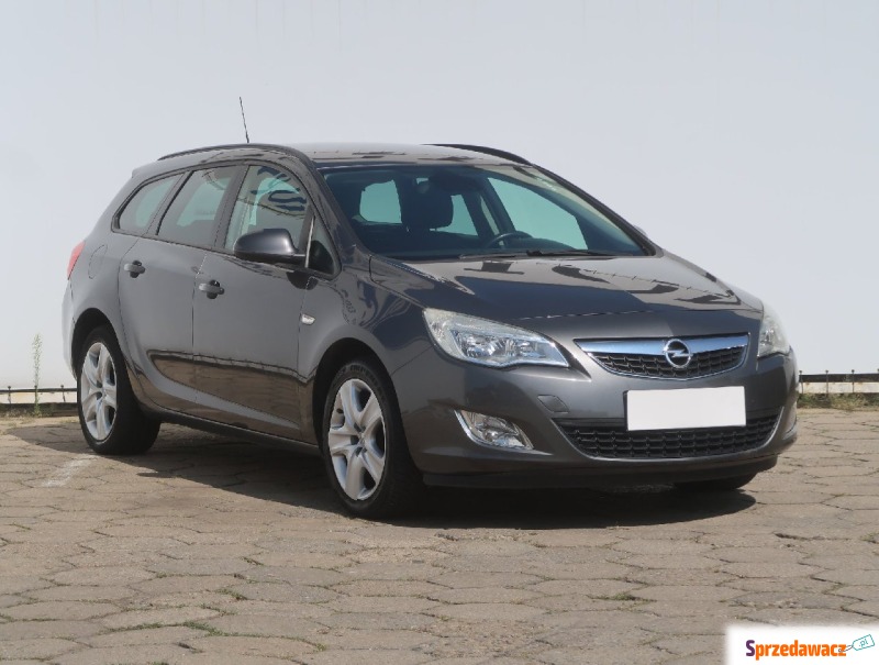 Opel Astra  Kombi 2011,  1.4 benzyna - Na sprzedaż za 25 499 zł - Łódź