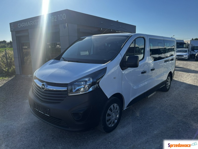 Opel Vivaro l2h1 9 osobowy - Samochody osobowe - Dębica